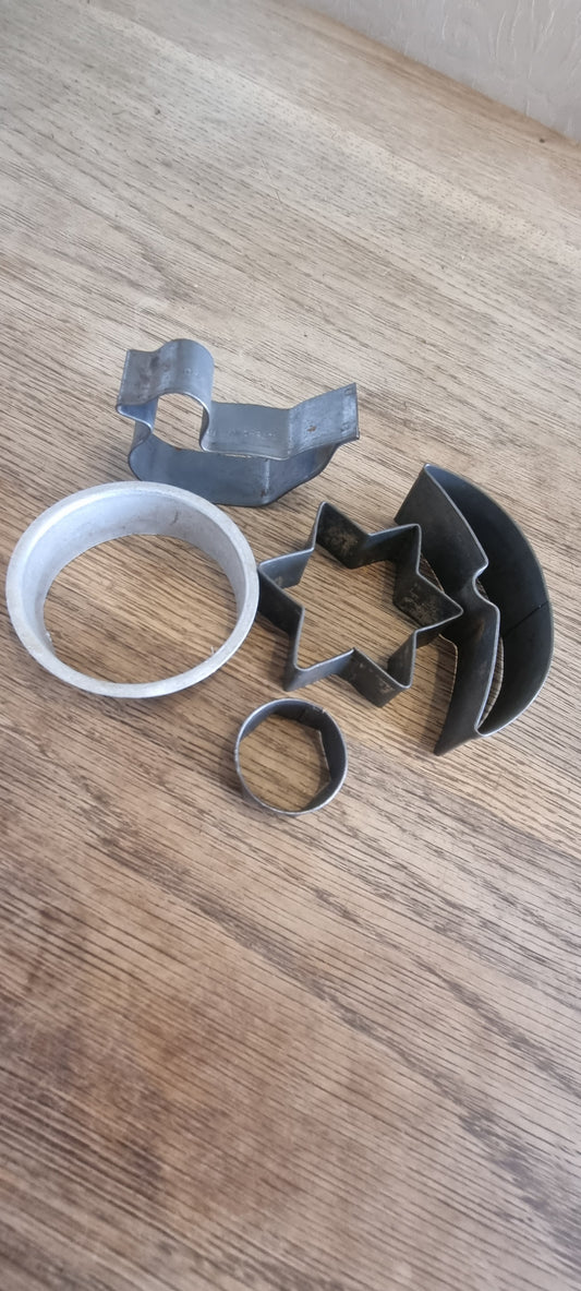 Mixed Vintage Cookie/Pastry Cutters